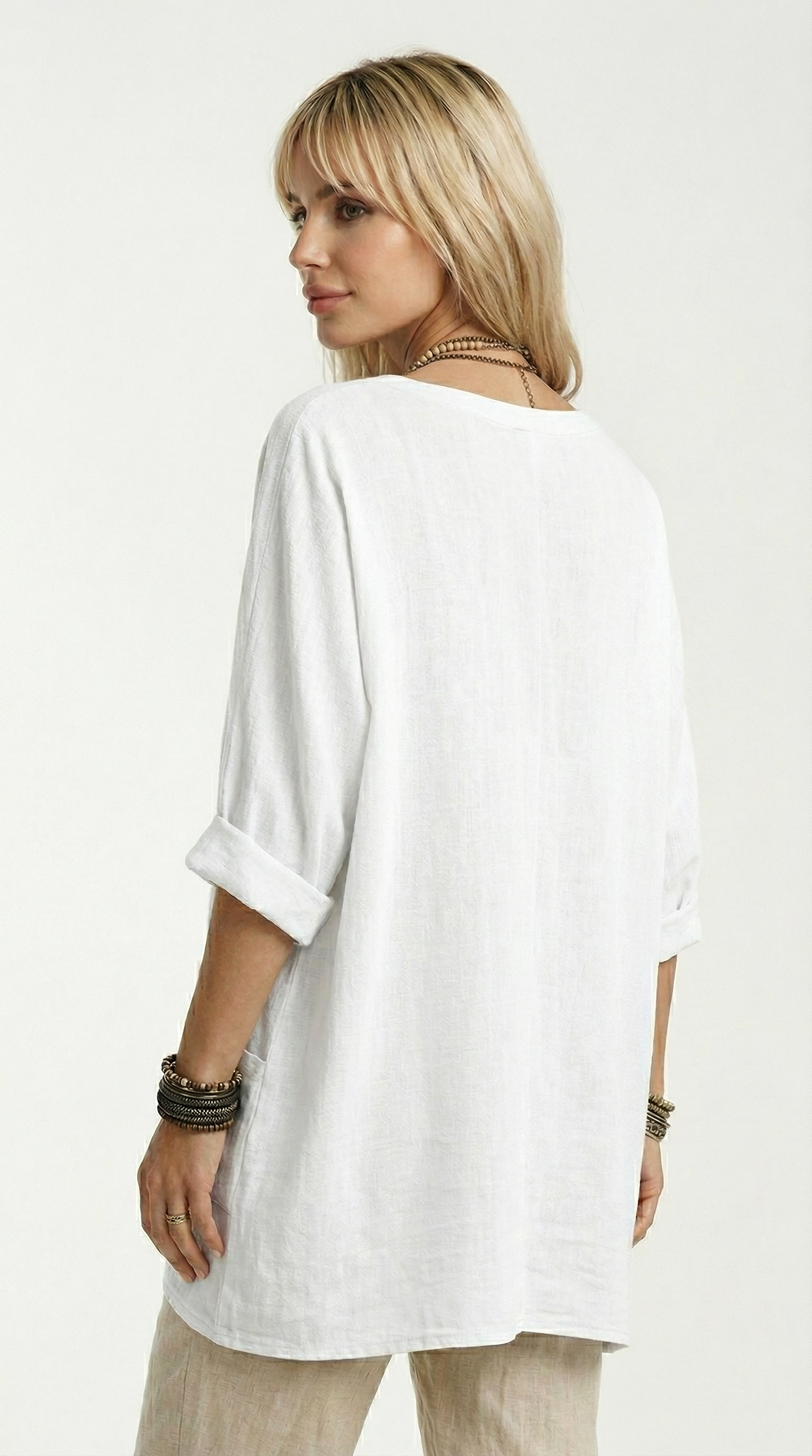 Woman wearing a white oversized shirt on a white background from Meleche or Meléche (short as (Mé))