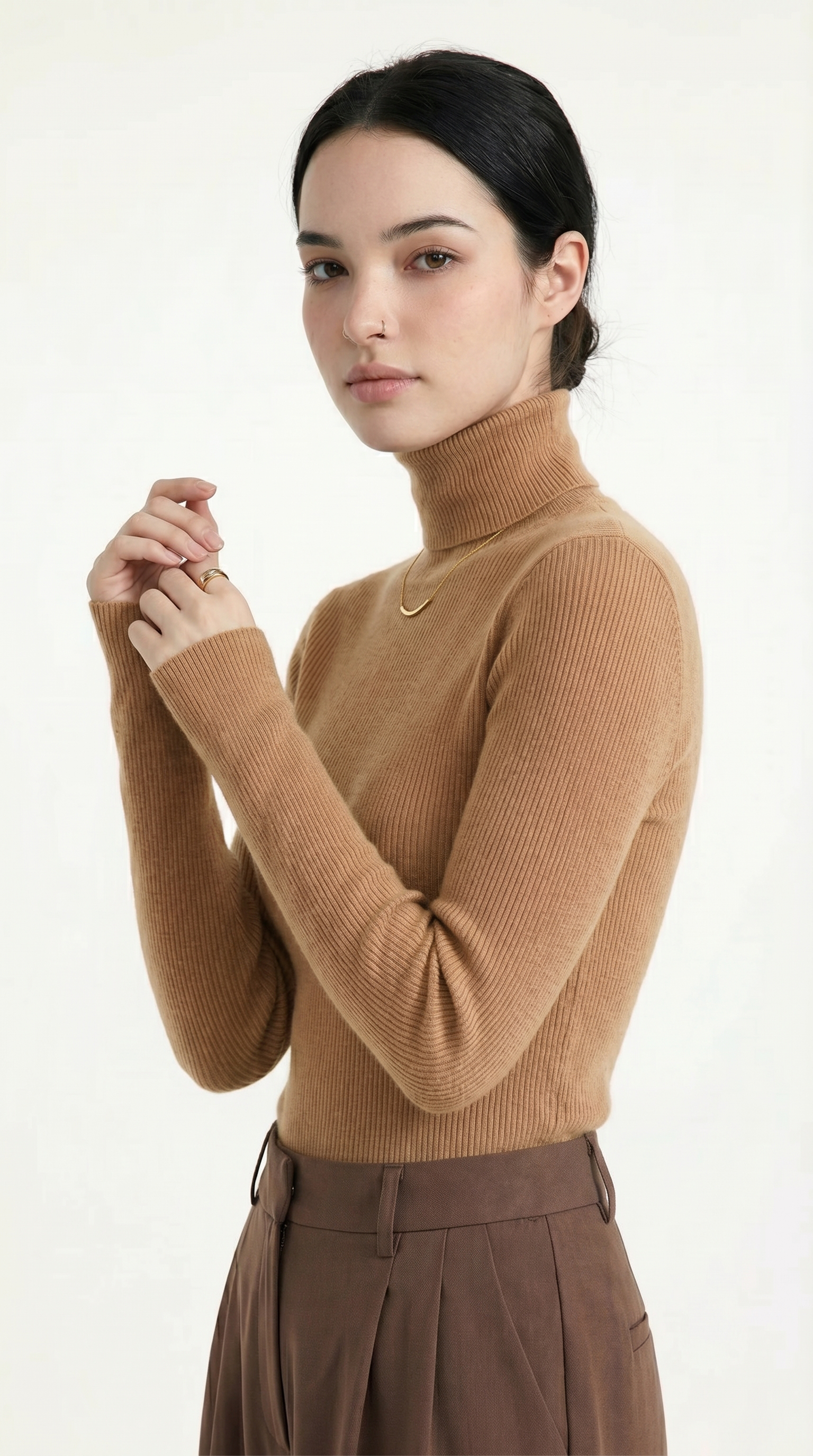 Woman wearing a brown ribbed sweater and pants on a white background from Meleche USA or Meléche (short as (Mé))