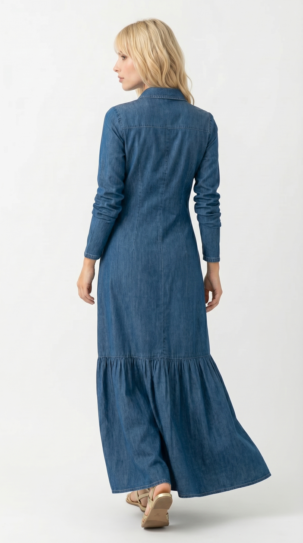 Woman wearing a blue denim dress on a white background, Loos dress from Meleche Fashion USA or Meléche (short as (Mé))