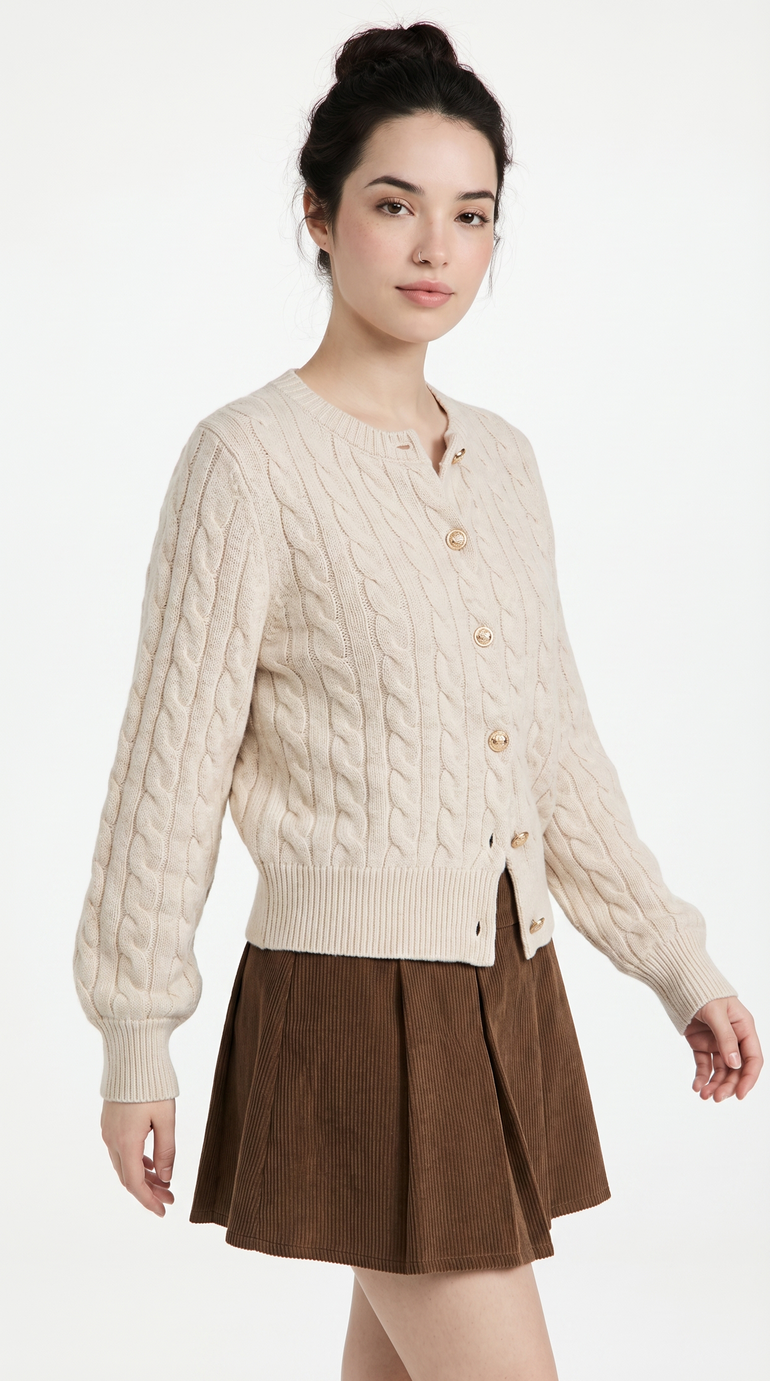 Woman wearing a beige cable knit cardigan and brown skirt on a white background from Meleche or Meléche (short as (Mé))