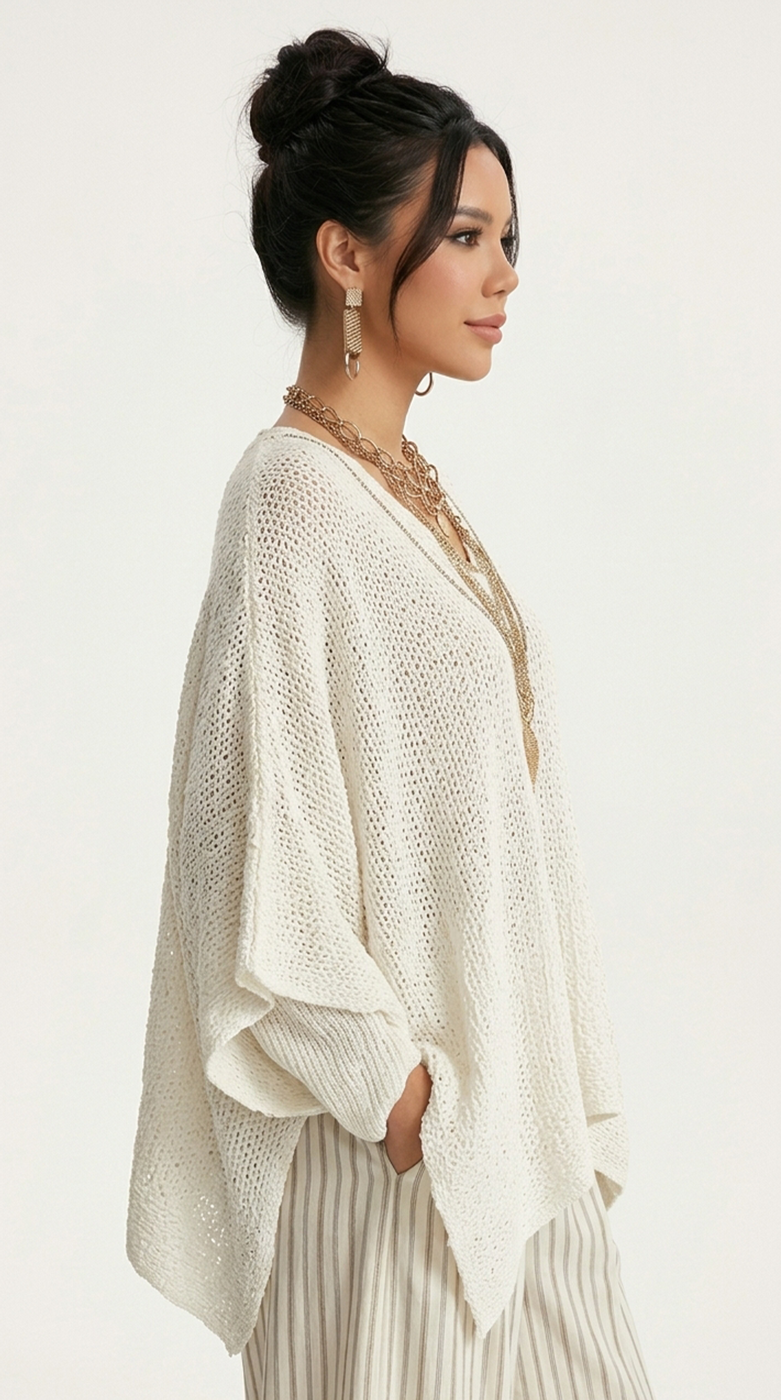 Woman wearing a striped sweater and jeans on a white background from Meleche or Meléche (short as (Mé))