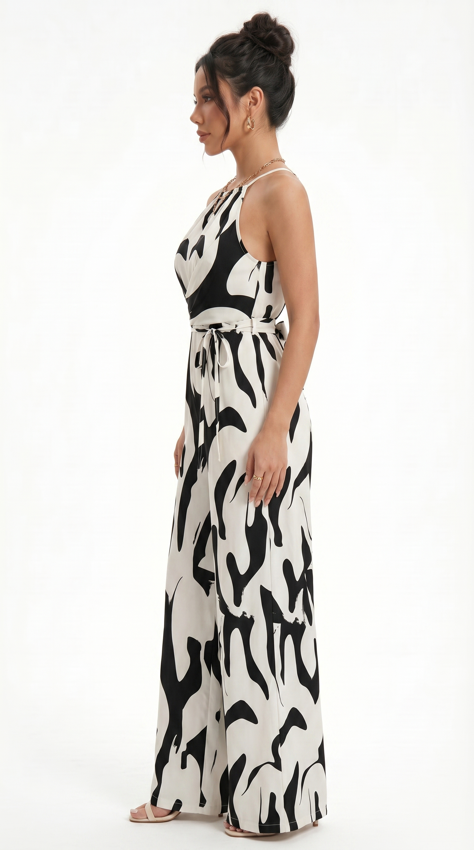 Woman wearing a black and white patterned maxi dress on a white background, from Meleche Fashion USA or Meléche (short as (Mé))