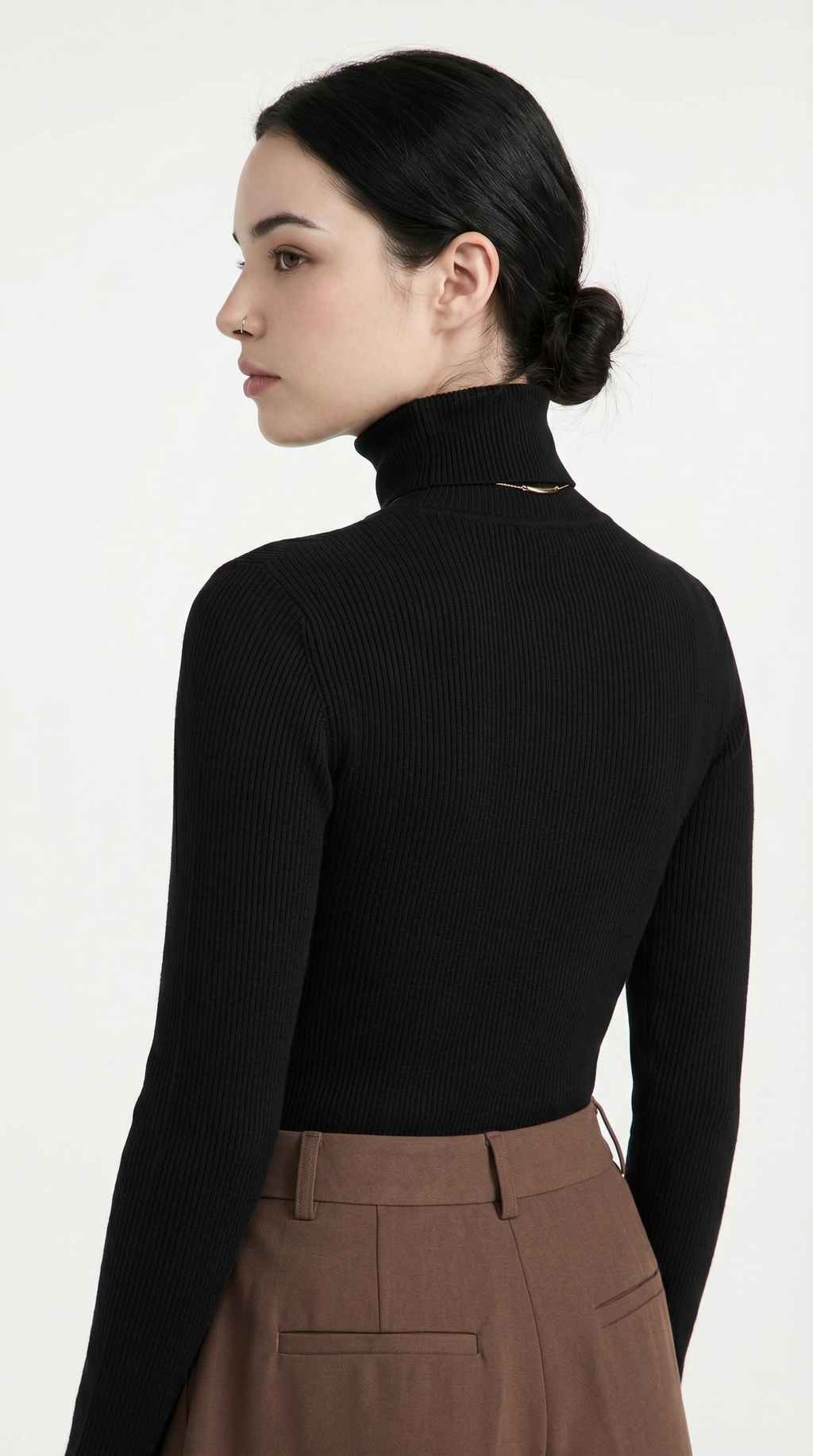 Woman wearing a black turtleneck and brown pants on a white background from Meleche or Meléche USA (short as (Mé))