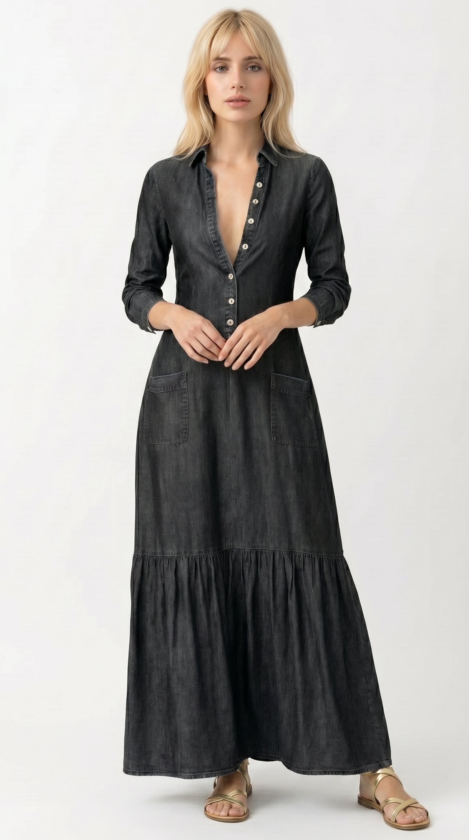 Woman wearing a black dress with buttons on a white background, Loos dress from Meleche Fashion USA or Meléche (short as (Mé))
