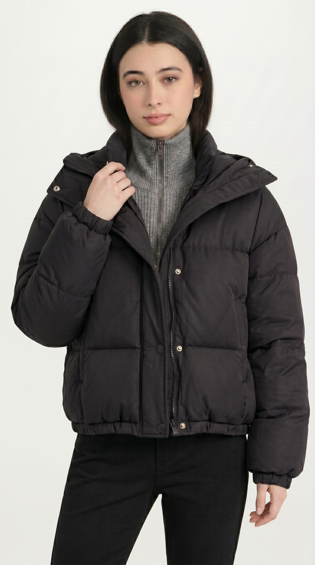 Woman wearing a black puffer jacket on a white background from Meleche or Meléche USA (short as (Mé))