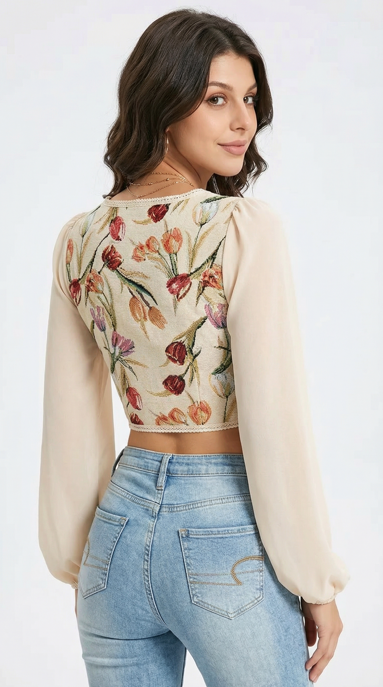 Woman wearing a floral crop top and jeans on a white background from Meleche or Meléche (short as (Mé))