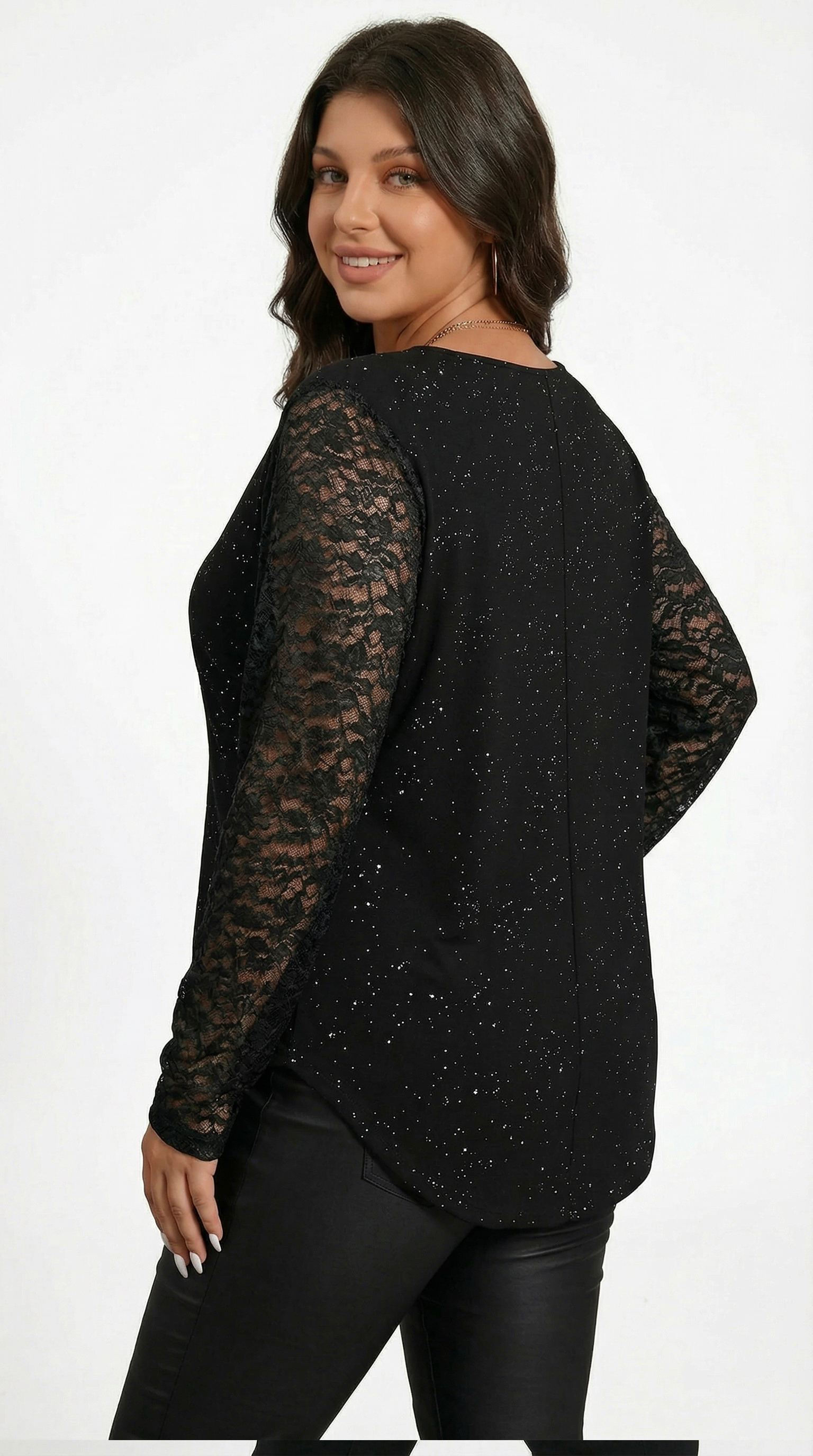 Woman wearing a yellow oversized top with layered necklaces and bracelets on a white background from Meleche or Meléche (short as (Mé))