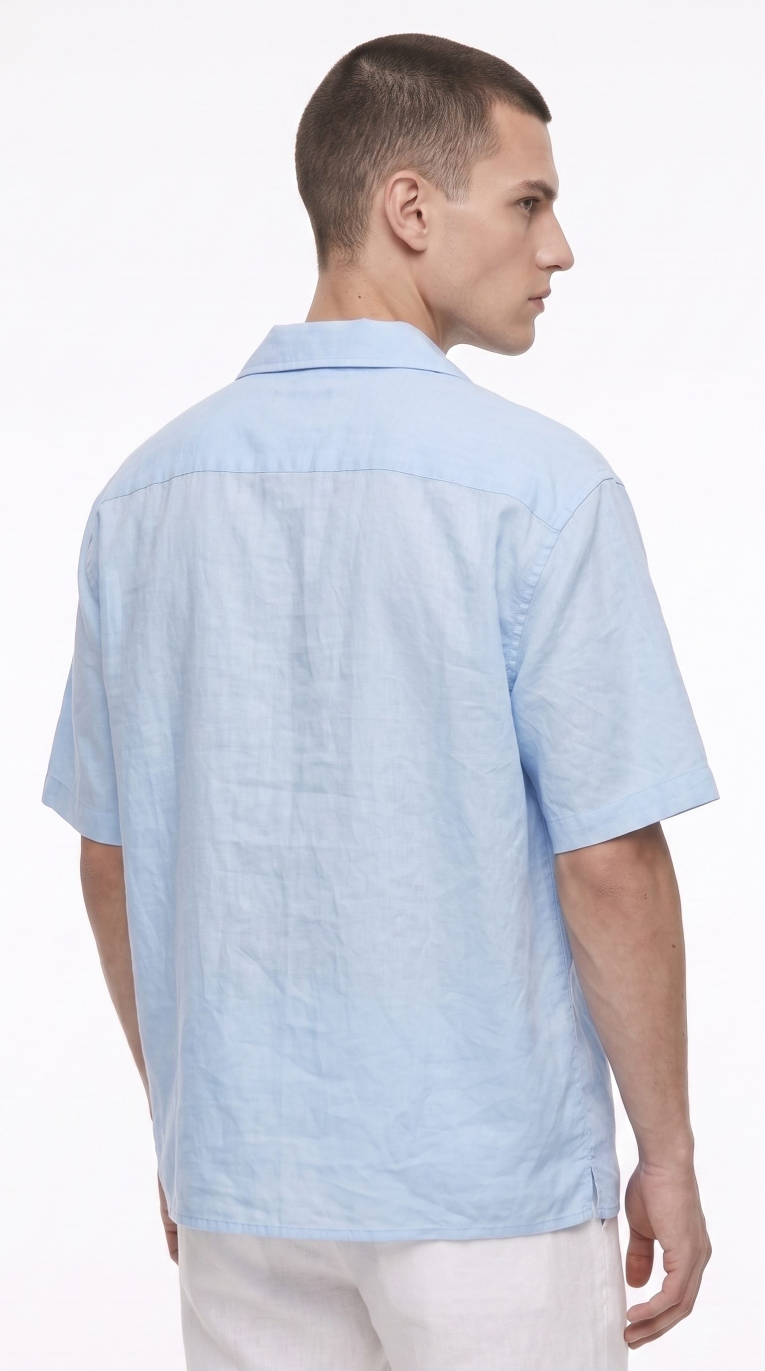 A man wearing a light blue short-sleeve linen shirt, shown from the back and side profile against a plain white background, from Meleche Fashion USA or Meléche (short as (Mé))