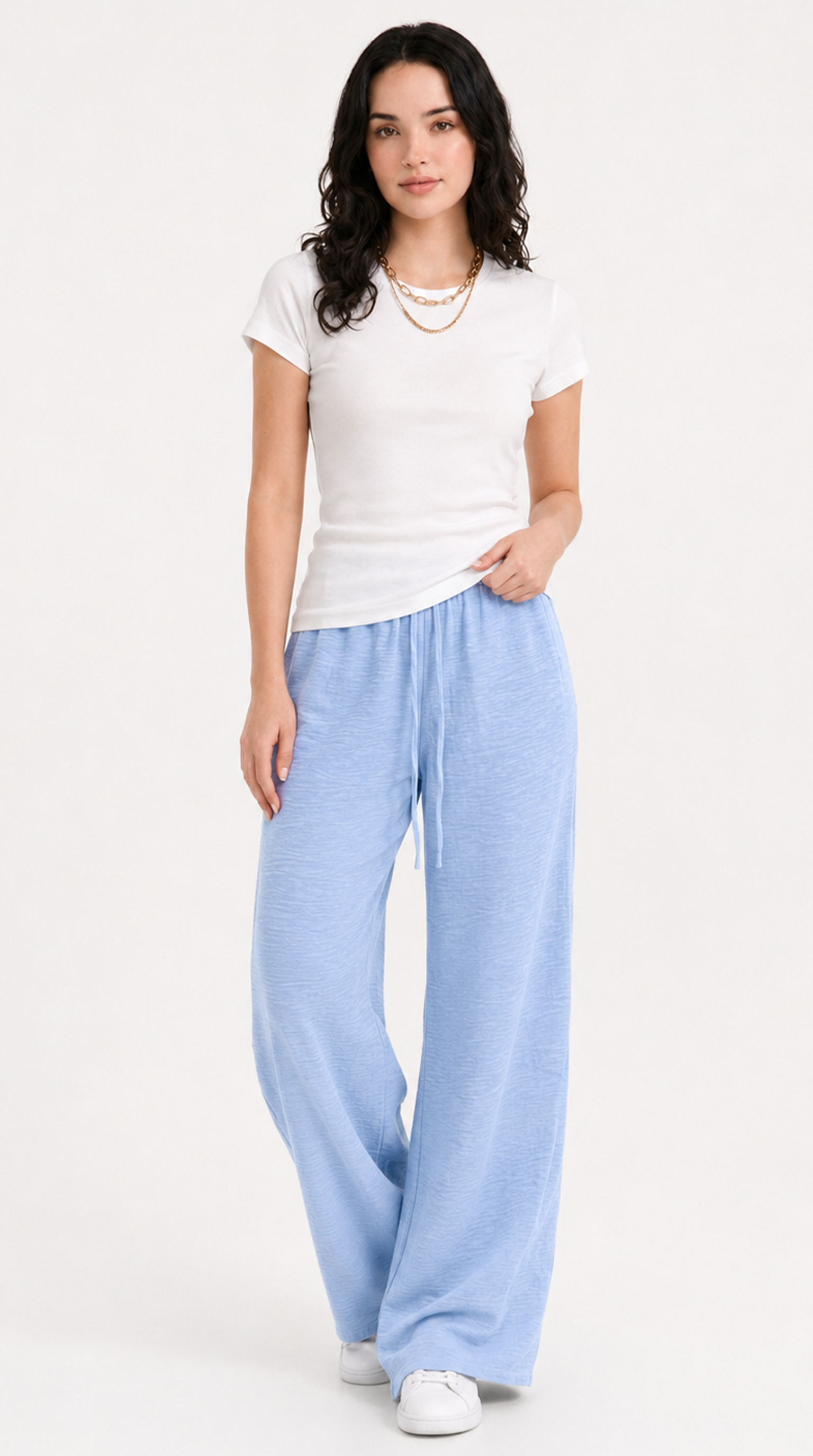 Woman wearing a white top and light blue pants on a white background, from Meleche Fashion USA or Meléche (short as (Mé))