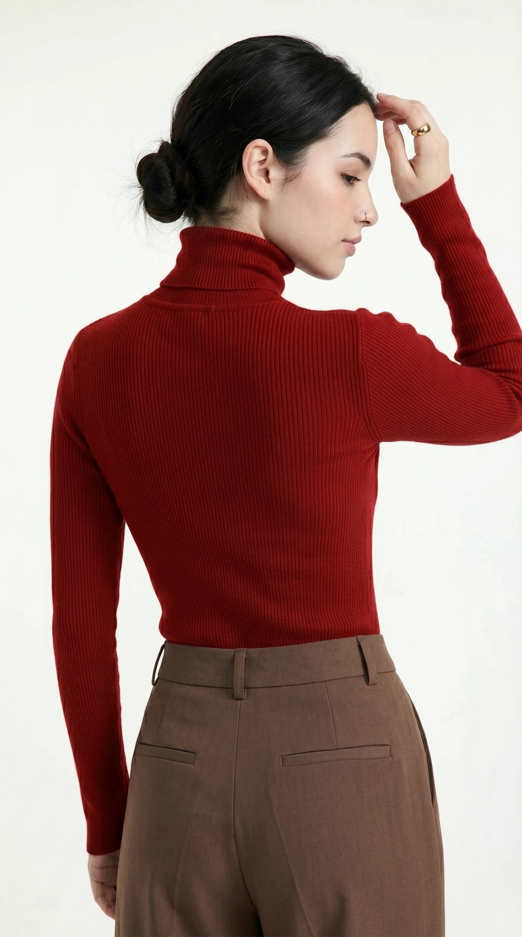 Woman wearing a red turtleneck sweater and brown pants on a white background from Meleche or Meléche USA (short as (Mé))