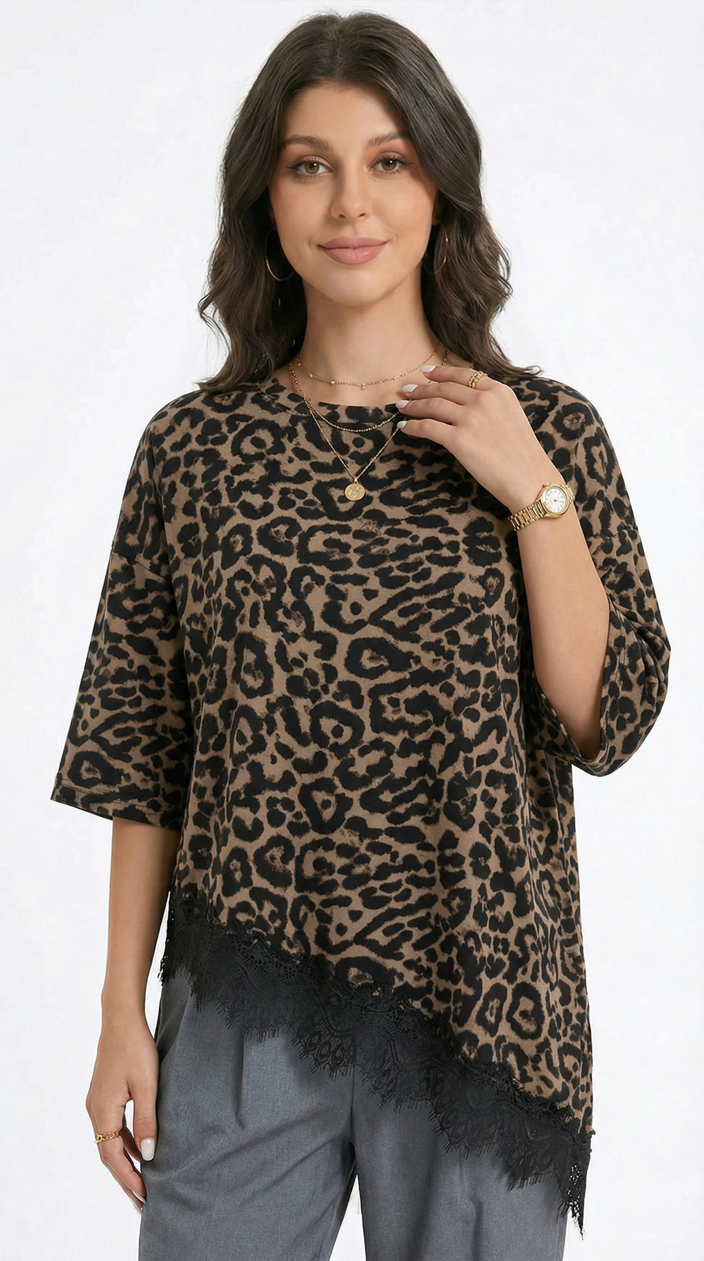 Woman wearing a yellow oversized shirt on a white background from Meleche or Meléche (short as (Mé))