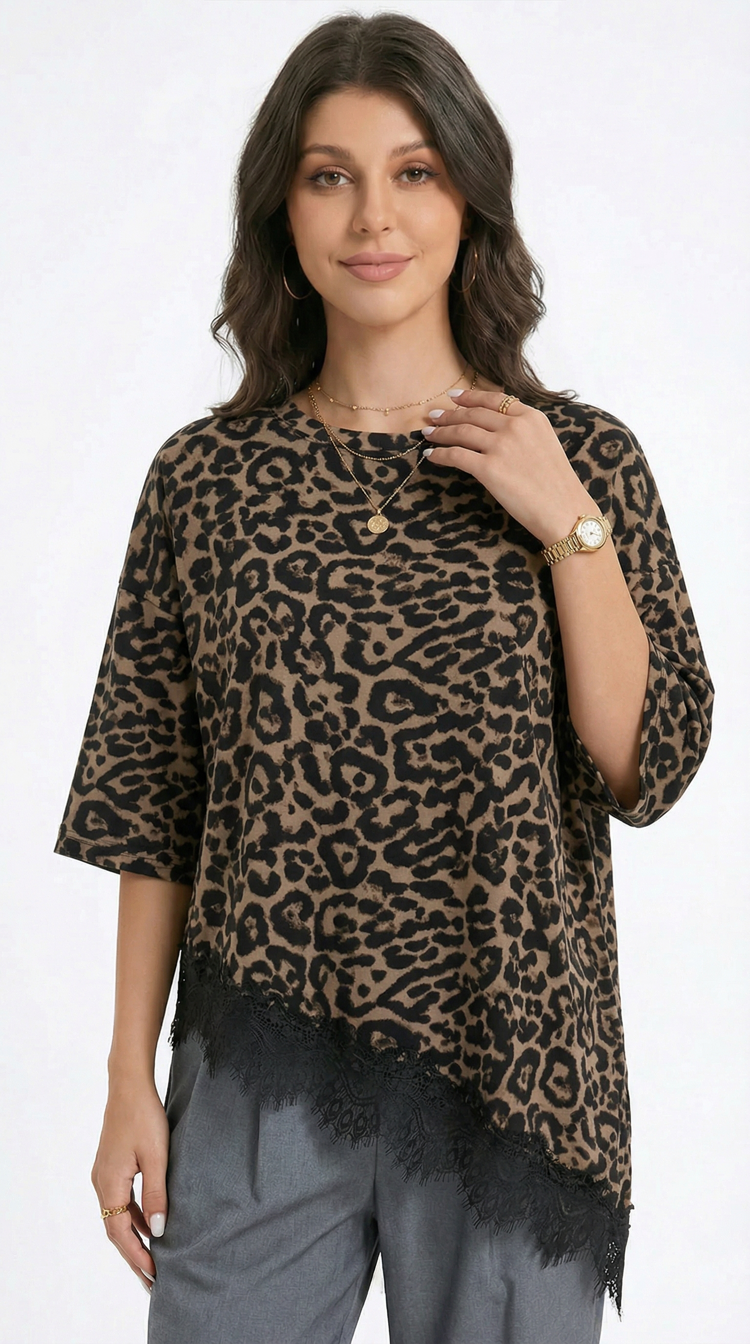 Woman wearing a yellow oversized shirt on a white background from Meleche or Meléche (short as (Mé))