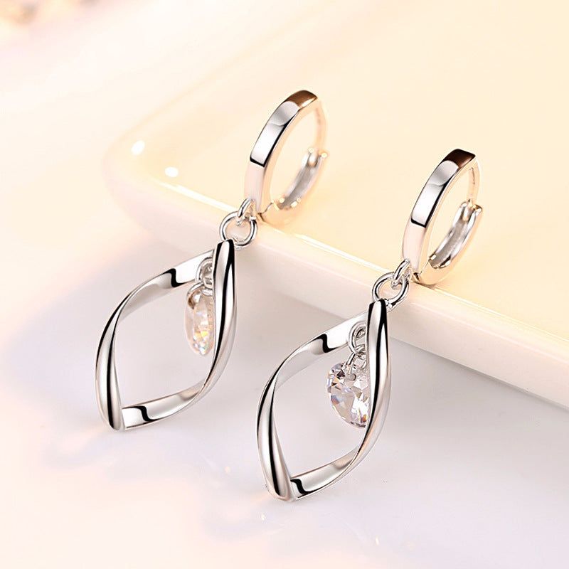 Chic Annalee Earrings with a modern design Meléche Jewelry  USA 3 Meléche