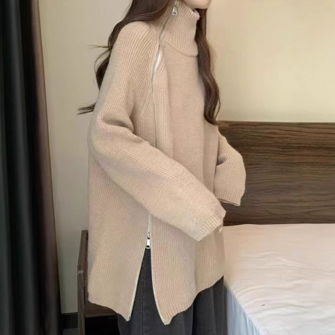 Person wearing a beige sweater with a zipper from Meleche or Meléche (short as (Mé))