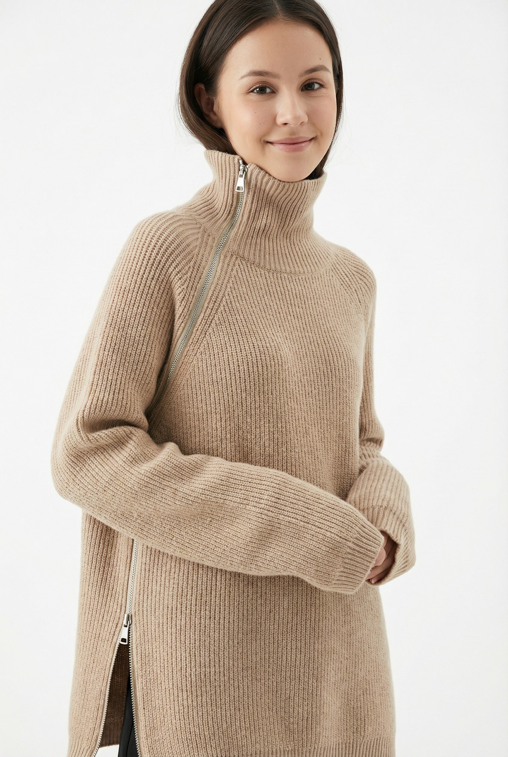Person wearing a beige turtleneck sweater from Meleche or Meléche (short as (Mé))