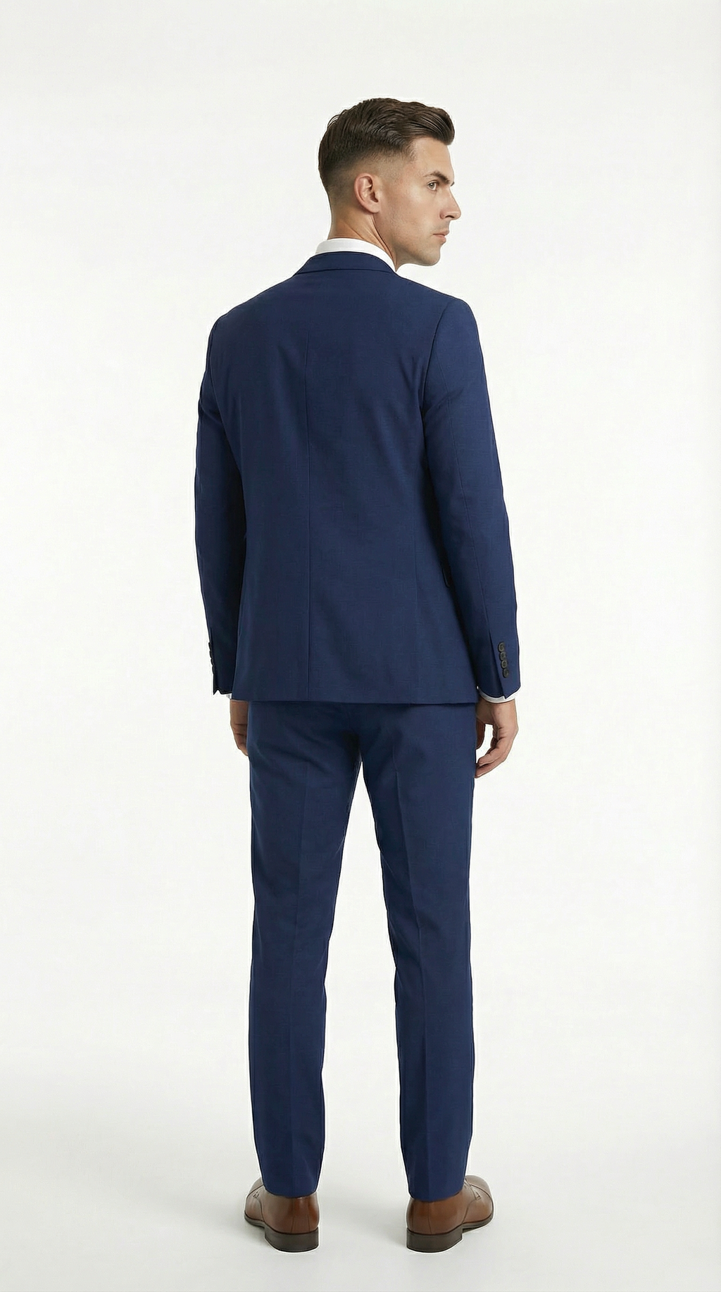 Man wearing a blue suit from Meleche or Meléche (short as (Mé))