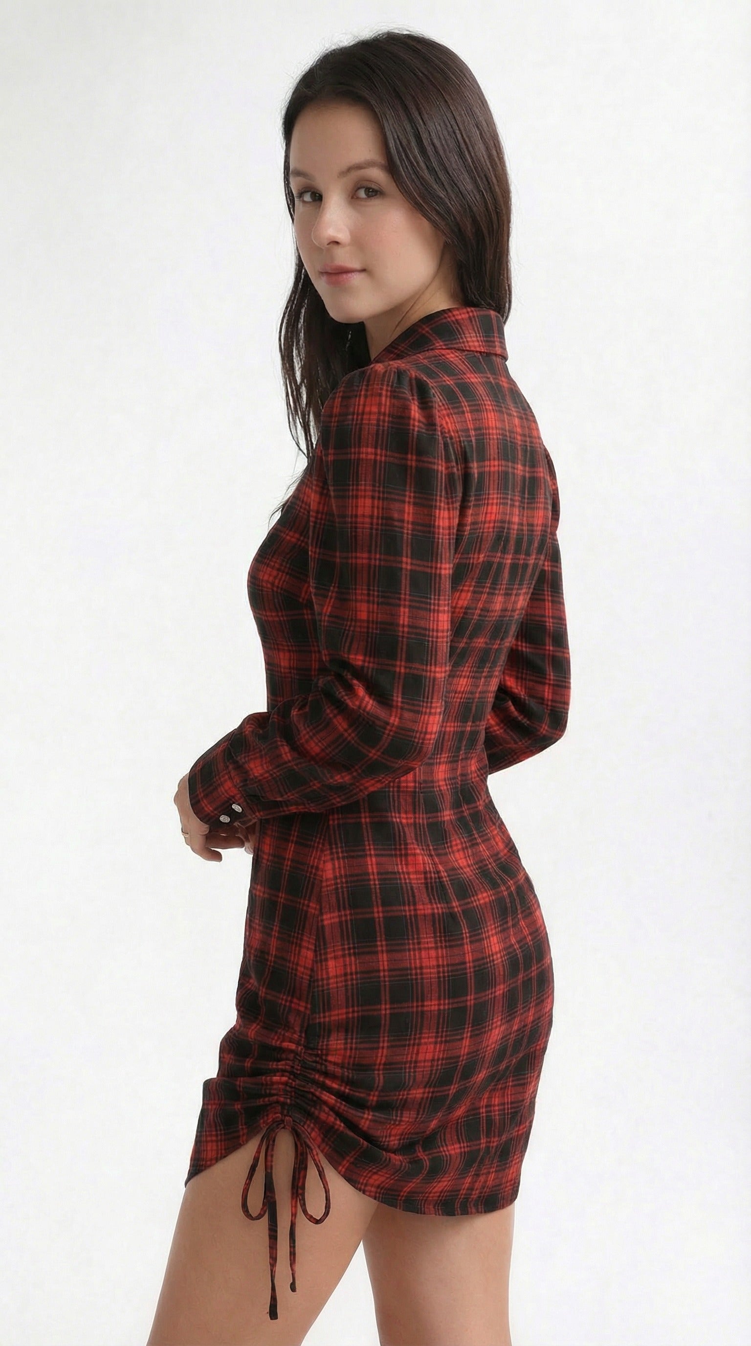 Woman wearing a pink and gray plaid dress in an indoor setting from Meleche or Meléche (short as (Mé))