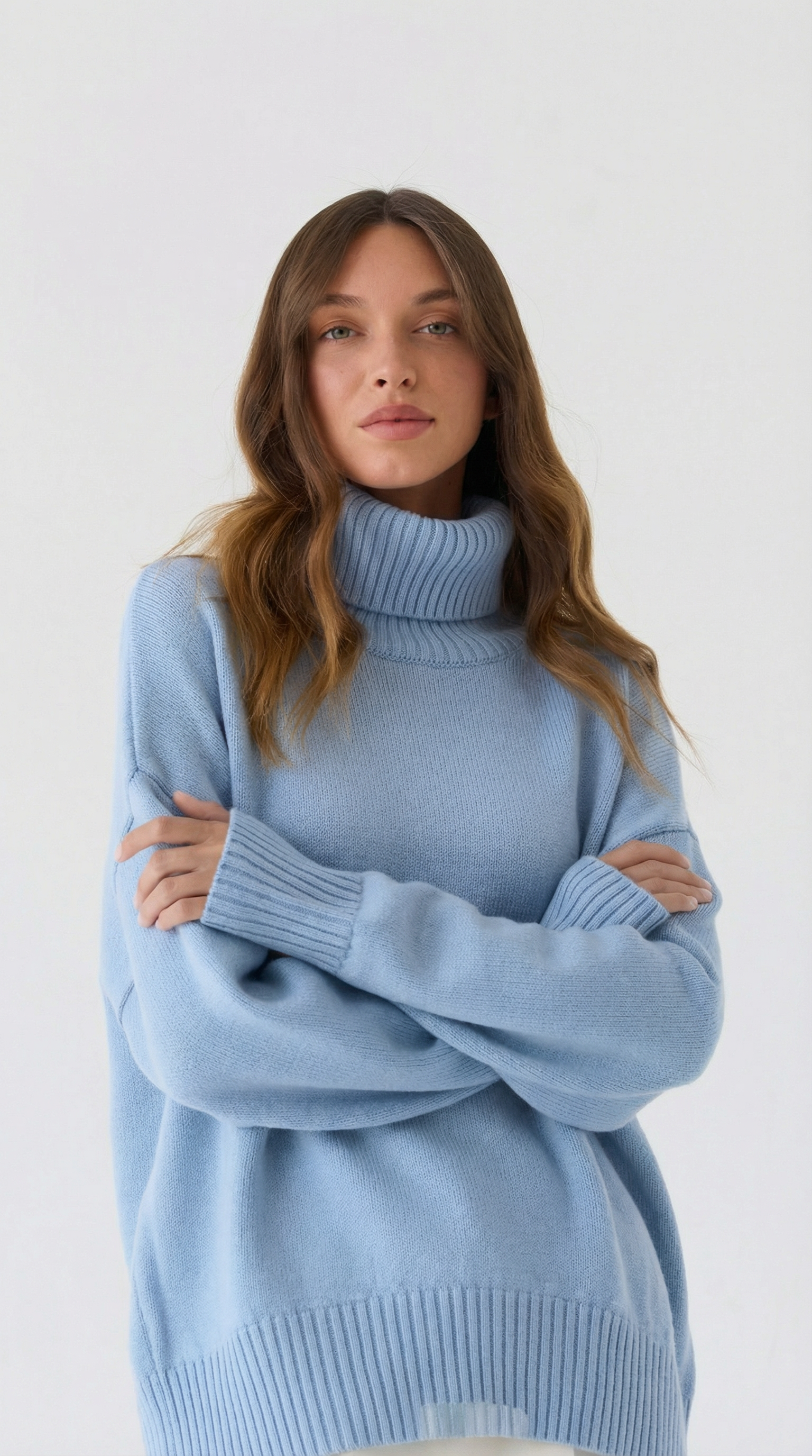 Woman wearing a light blue sweater against from Meleche or Meléche (short as (Mé))