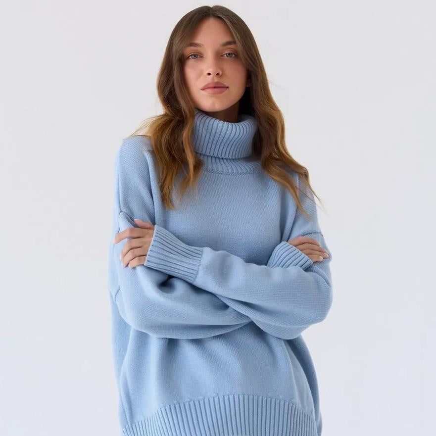 Woman wearing a light blue sweater from Meleche or Meléche (short as (Mé))