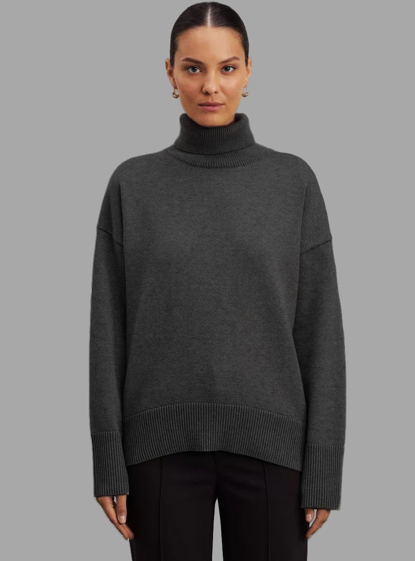 Woman wearing Gianna a dark gray turtleneck sweater from Meleche or Meléche (short as (Mé))