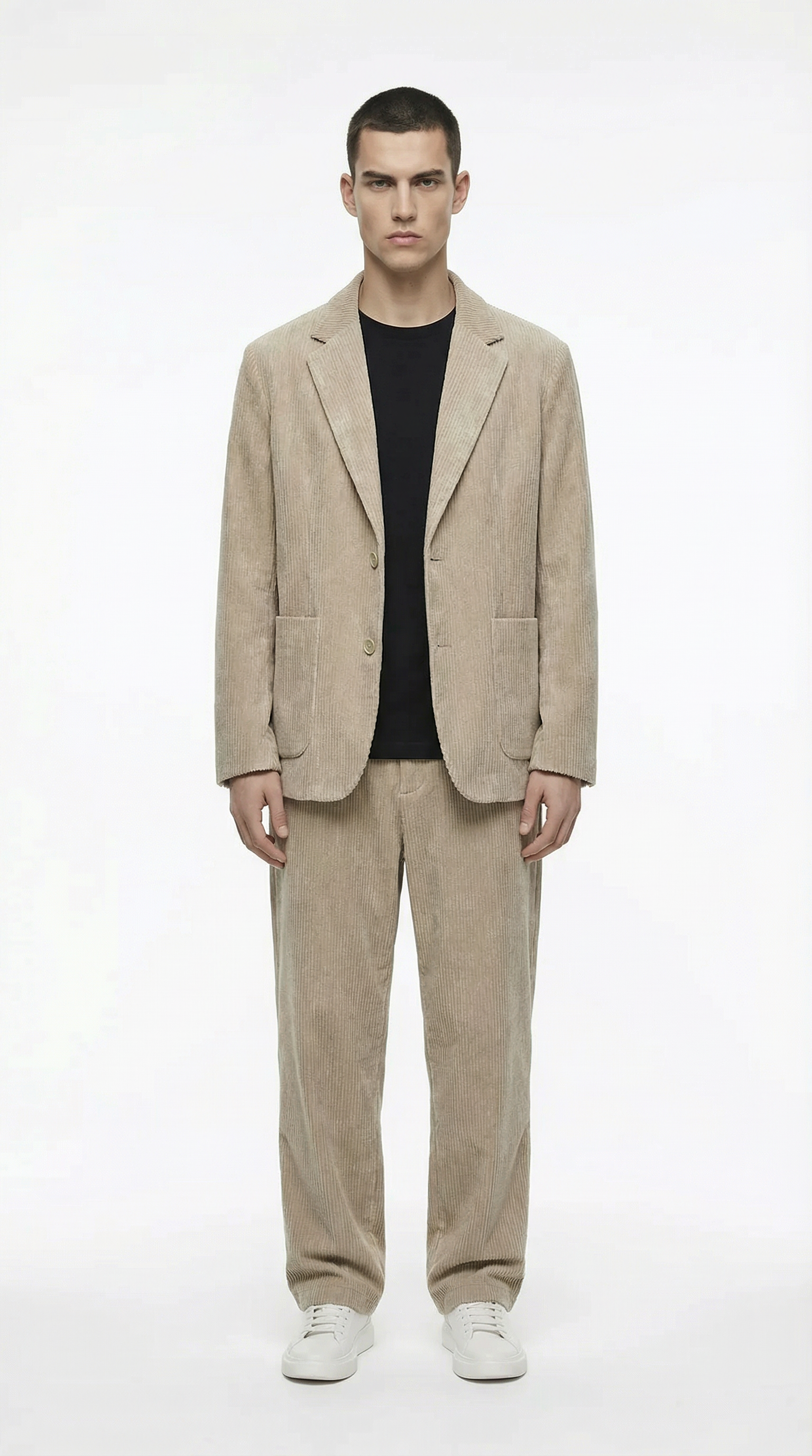 Man wearing a beige suit with a black shirt from Meleche or Meléche (short as (Mé))