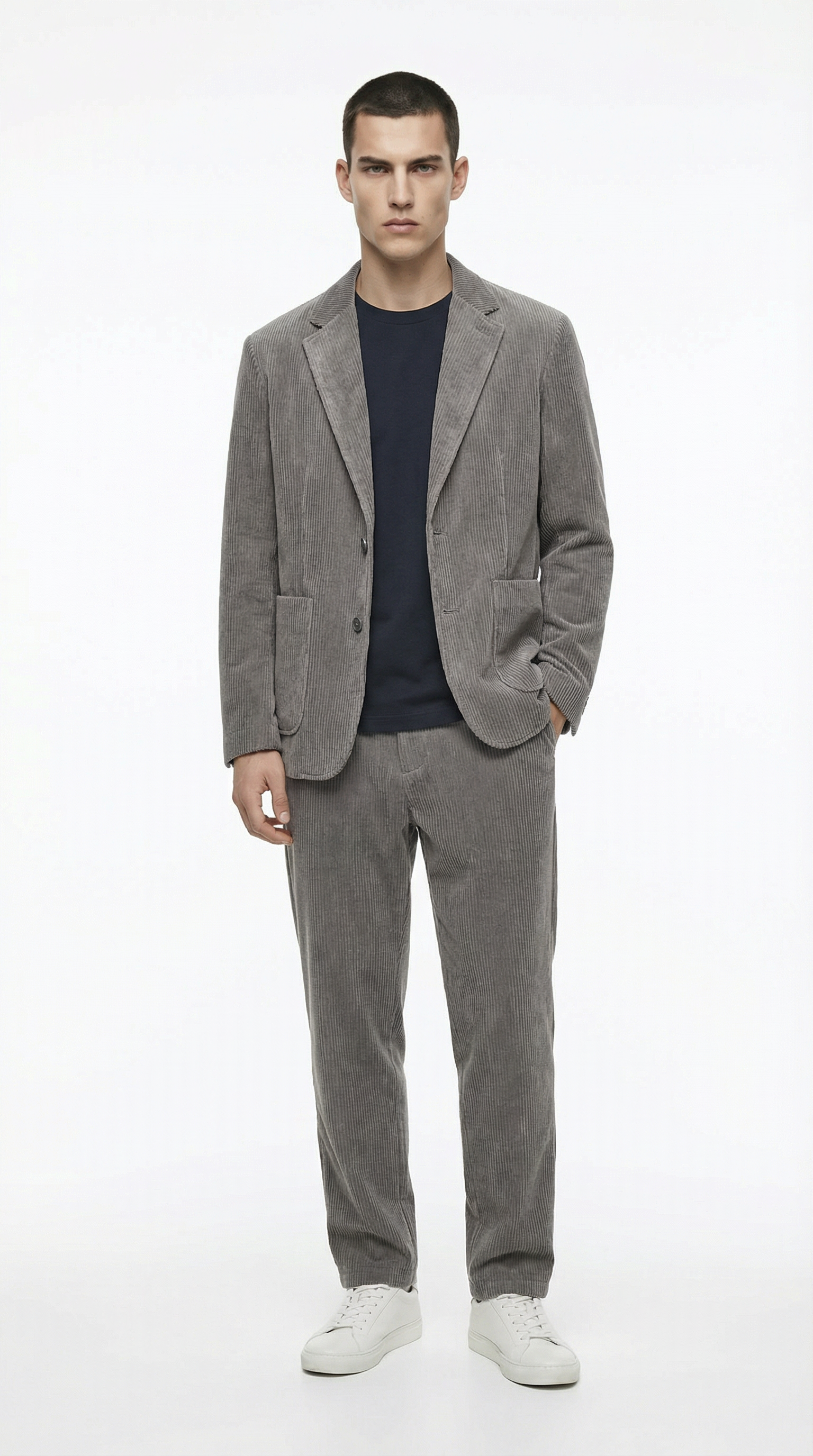 Man wearing a gray suit with from Meleche or Meléche (short as (Mé))