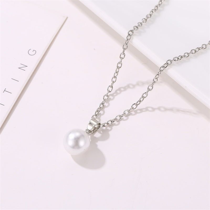 Classic Pearl Necklace that adds elegance to any outfit Meléche Jewelry  USA 2 Meléche