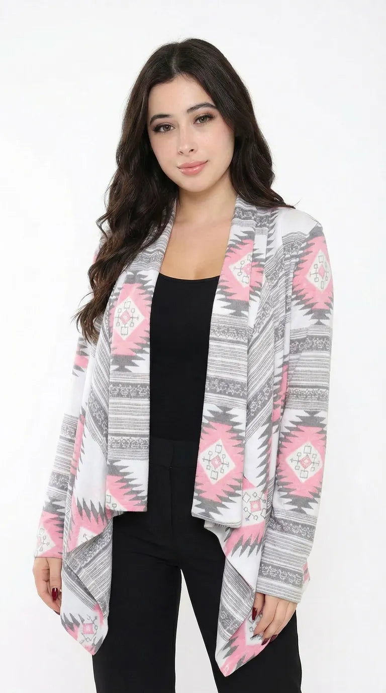 Person wearing a patterned scarf on a white background from Meleche or Meléche (short as (Mé))