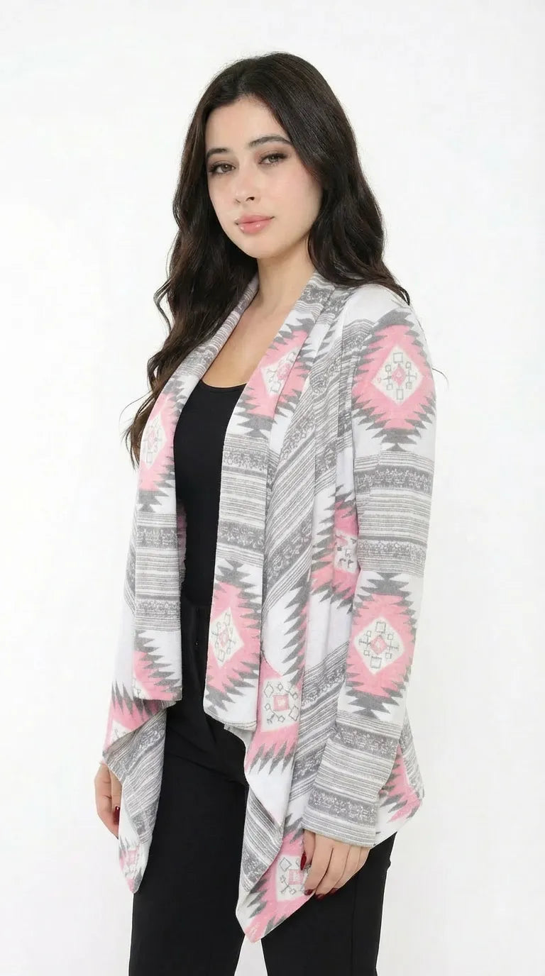 Person wearing a patterned scarf on a white background from Meleche or Meléche (short as (Mé))