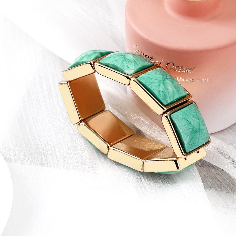 Tamsin - Meléche - braselets -  Tamsin Bracelet - Stylish Green C-Shaped Design | Meléche