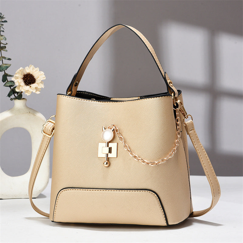 Xen - Beige handbag with a chain detail on a neutral background