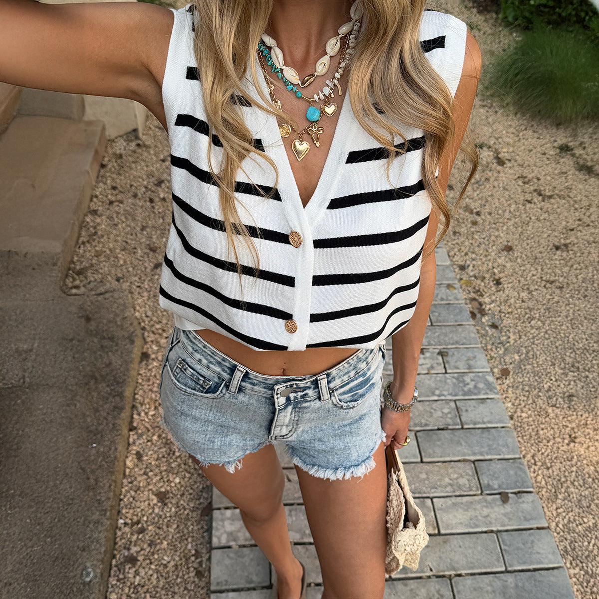 Woman wearing a black and white striped top with denim shorts from Meleche or Meléche (short as (Mé))