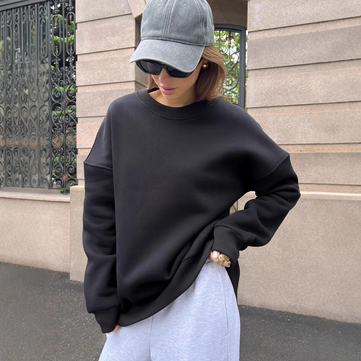 Person wearing a black over-size sweater from Meleche or Meléche (short as (Mé))