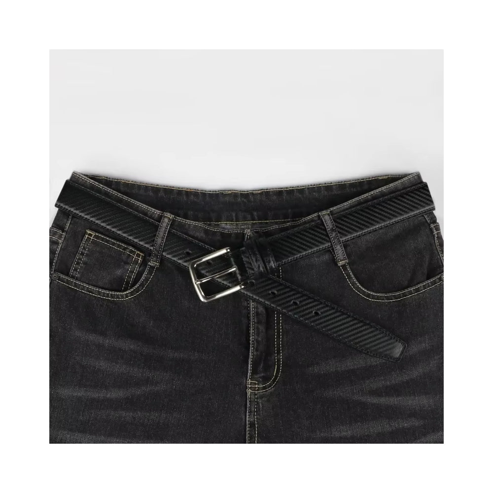 Black denim jeans with a belt from Meleche or Meléche (short as (Mé))
